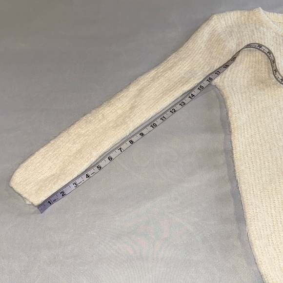 QED London sweater fuzzy off white cream women’s size M/L - Picture 3 of 8